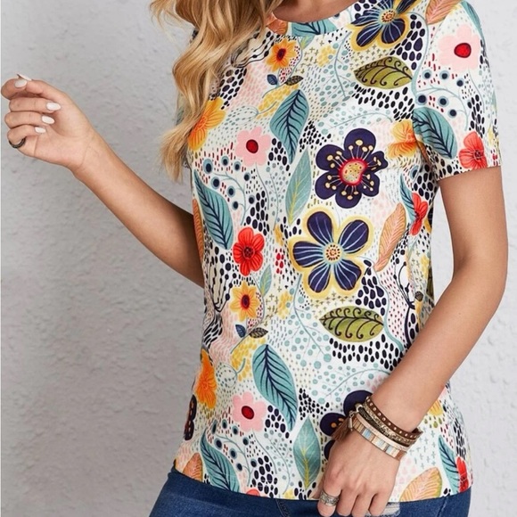 New floral print short sleeve top - Picture 2 of 5